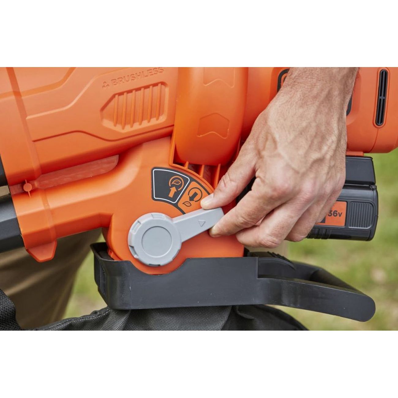 Пылесос аккумуляторный Black+Decker BCBLV3625L1-QW