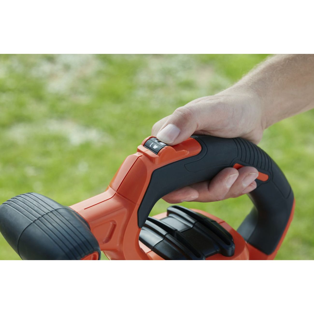 Садовый пылесос Black+Decker BEBLV301-QS