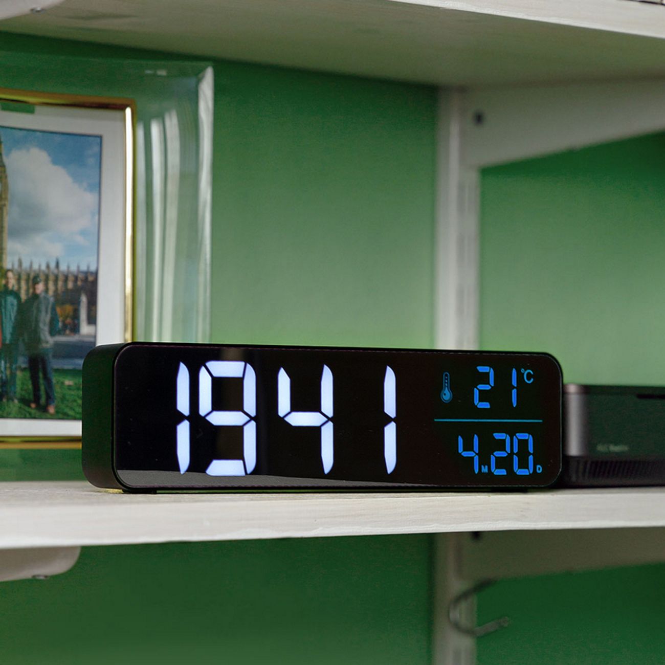 Часы настольные электронные ARTSTYLE CL-B81WBL