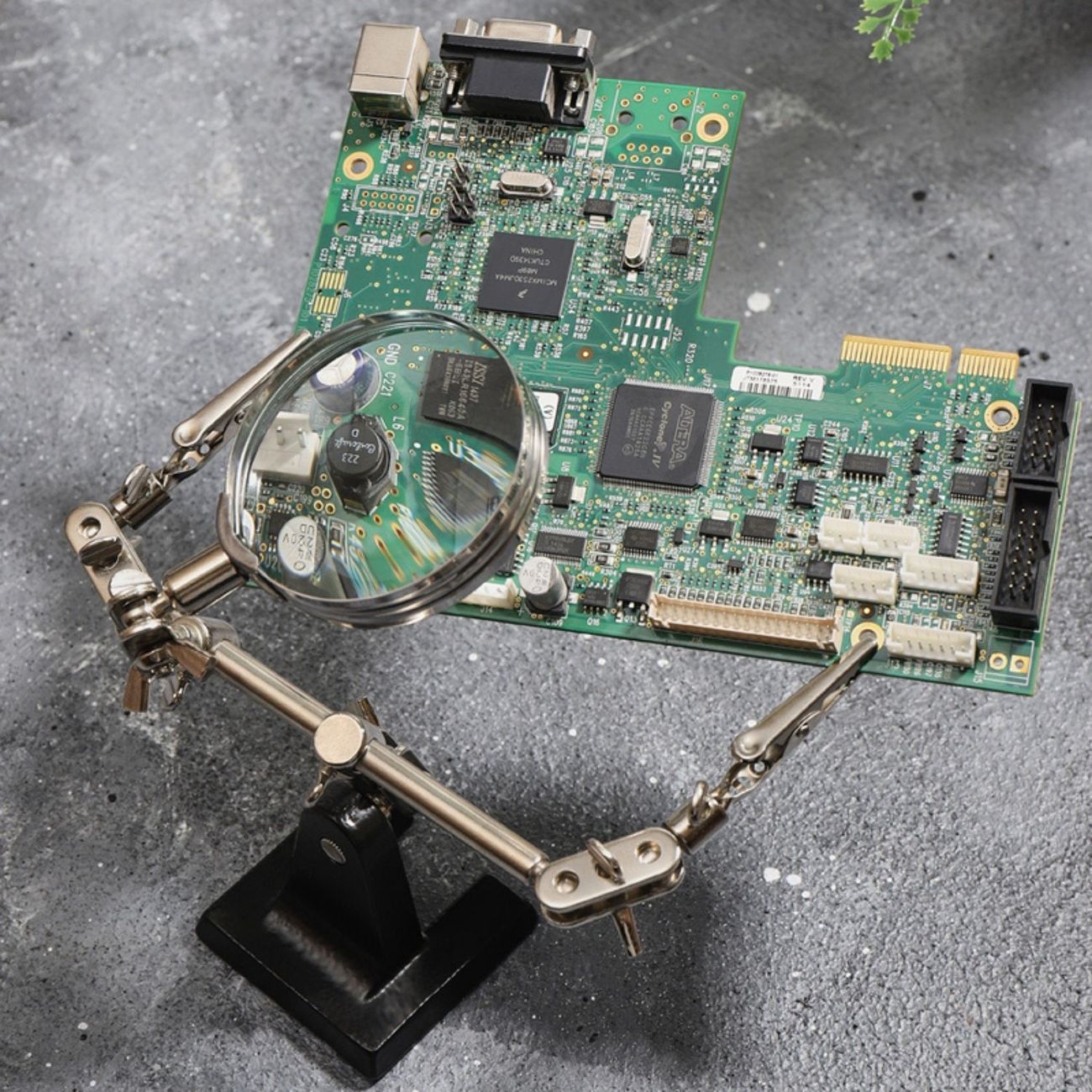 Держатель Rexant Третья рука (12-0251)