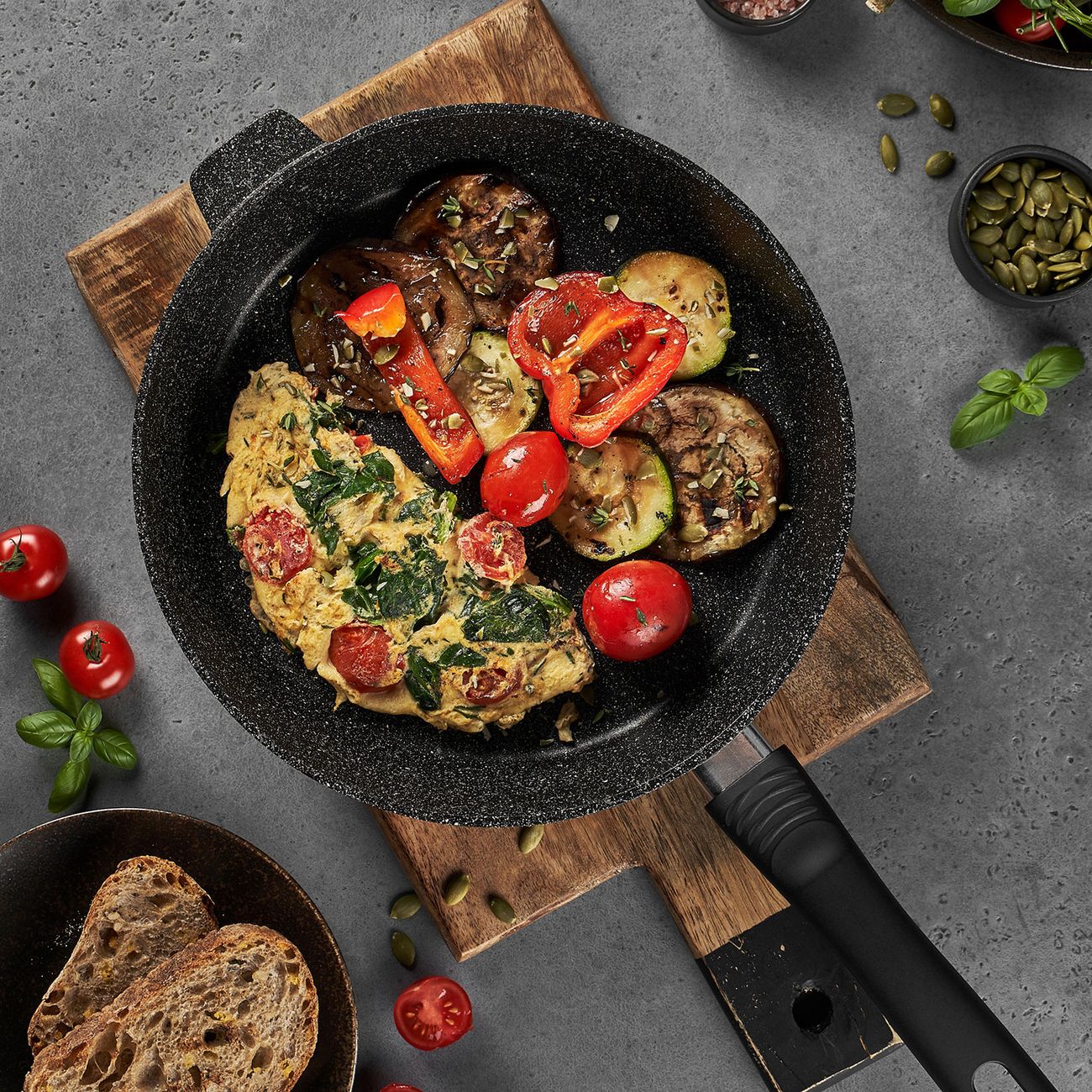 Сковорода Home One 240x55 мм,с пласт. Ручкой