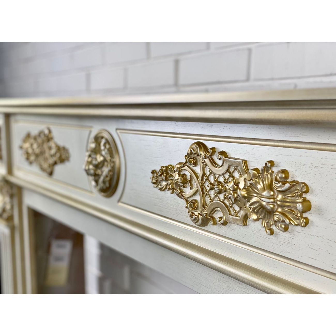 Камин электрический Inter Flame Леонардо Бежевый с золотой патиной с очагом Foton 42