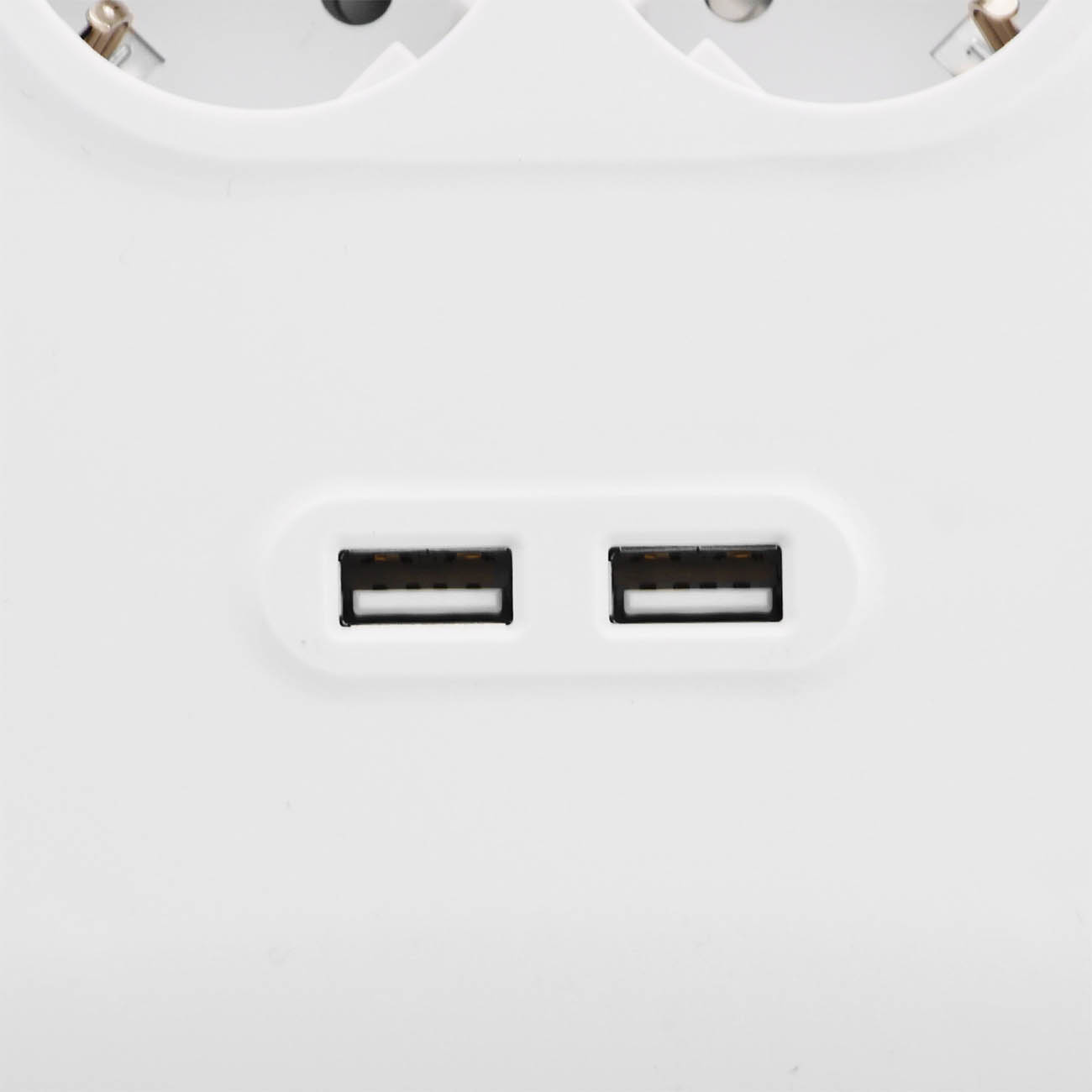 Сетевой фильтр Belkin 6 розеток/2xUSB, макс 650Дж 2м белый (BSV604vf2M)