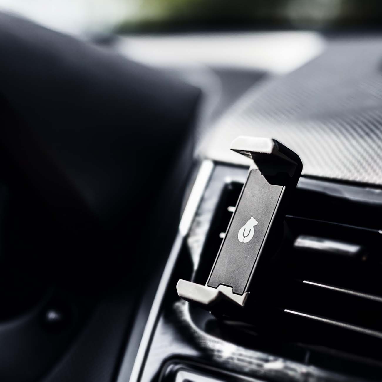 Держатель универсальный для смартфона uBear Air Vent Car Mount (CM02BL01-SP)