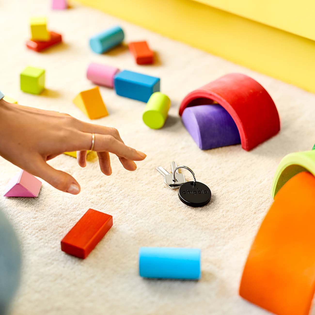 Умный брелок Chipolo One Black (CH-C19M-BK-R)