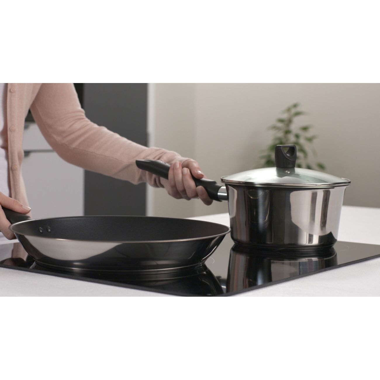 Ковш Tefal Simpleo с крышкой 16см (B9052274)