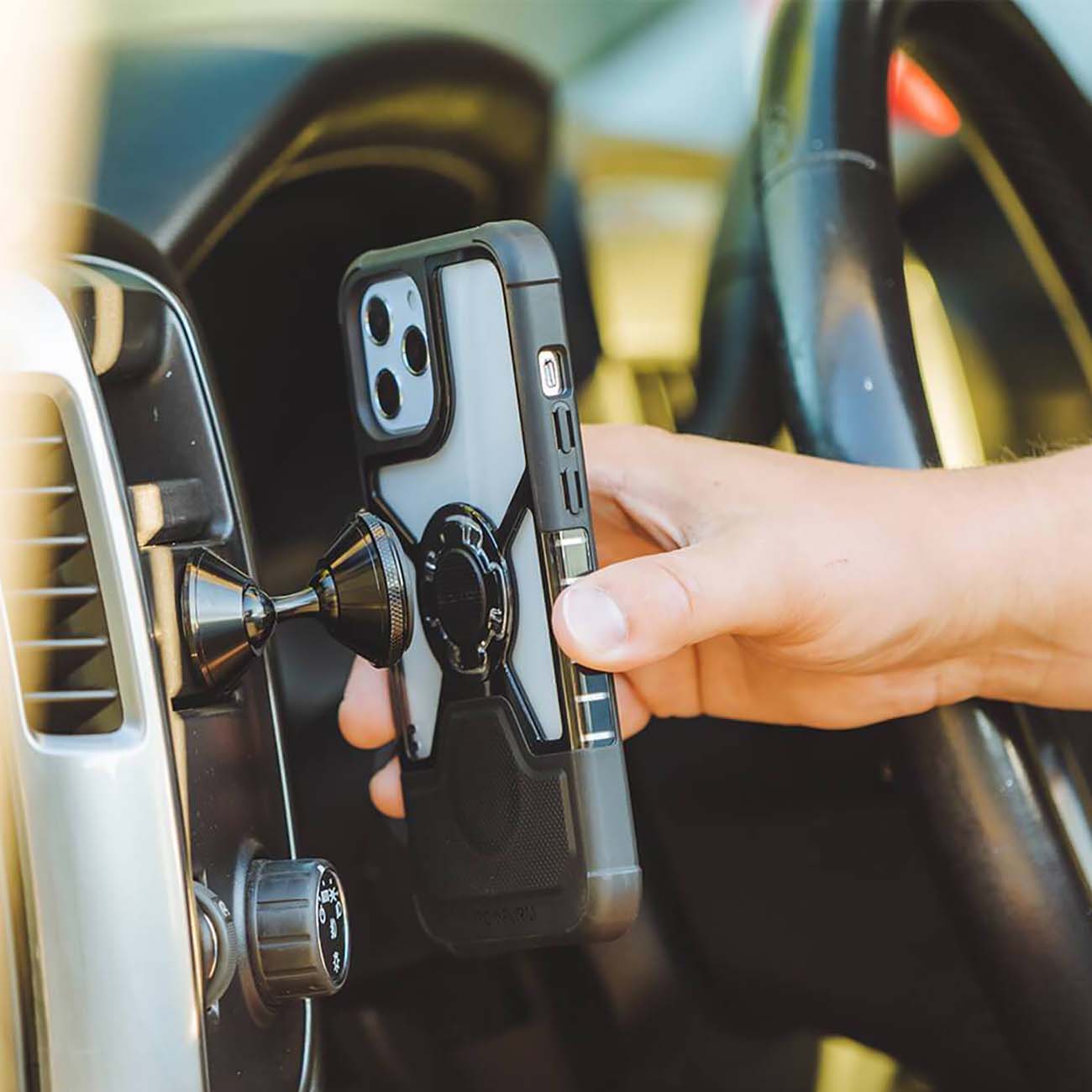 Чехол Rokform Crystal Wireless iPhone 12/12 Pro (307020P)