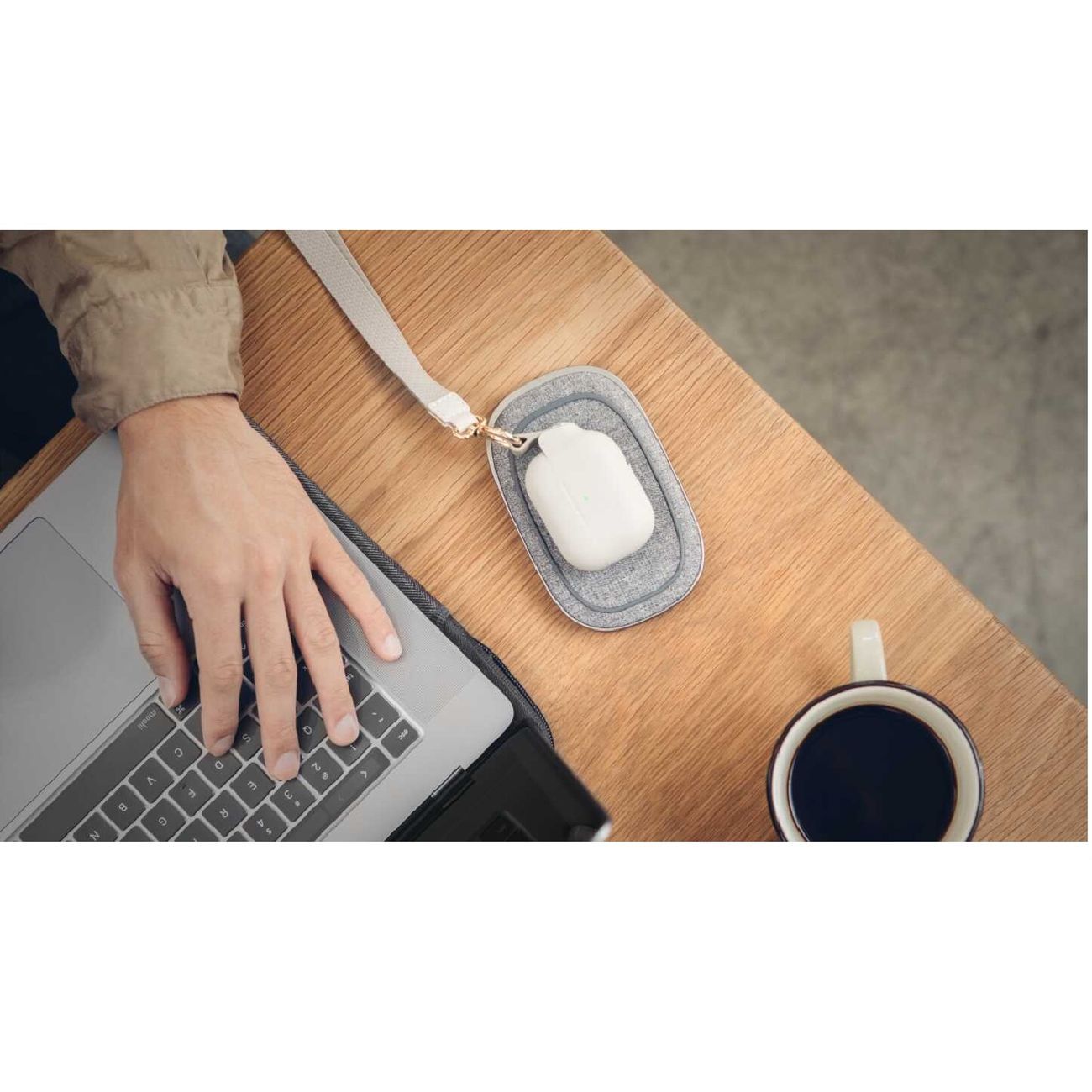 Чехол для наушников Moshi Pebbo AirPods Pro бежевая саванна (99MO123162)