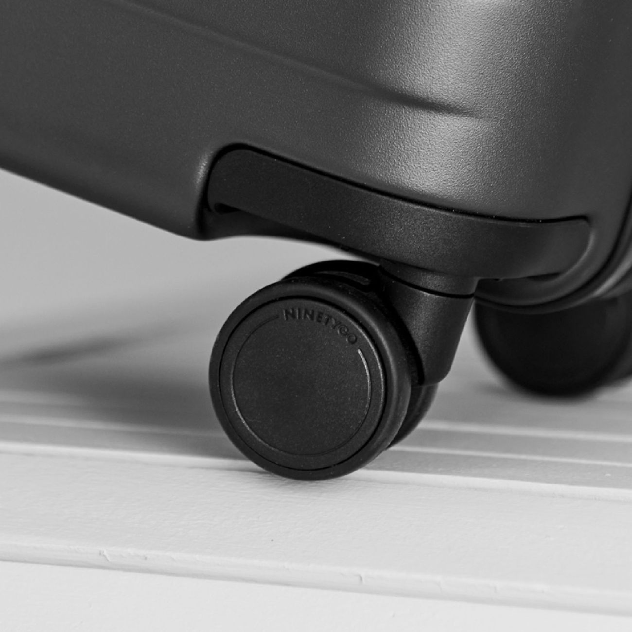 Чемодан Ninetygo Rhine 20'' черный (120102)