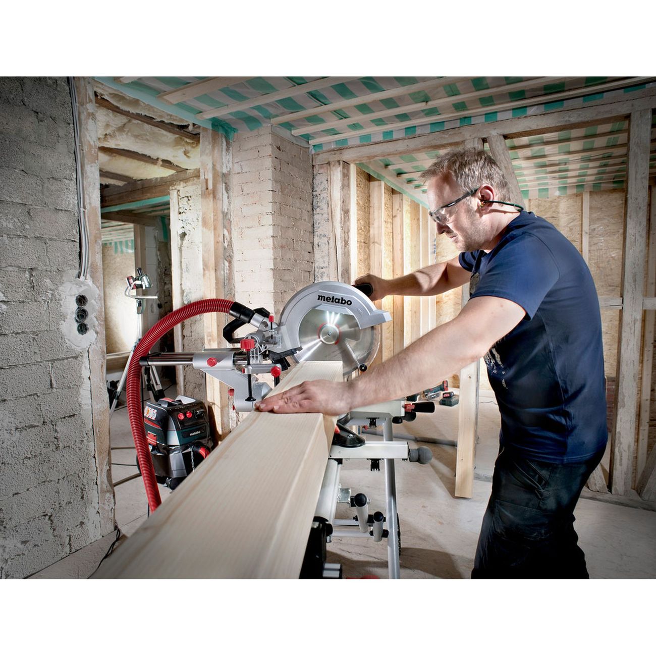 Торцовочная пила Metabo KS 254 M Set 690828000