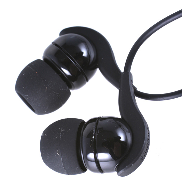 Портативный медиаплеер Samsung YP-R1AB 4Gb черный