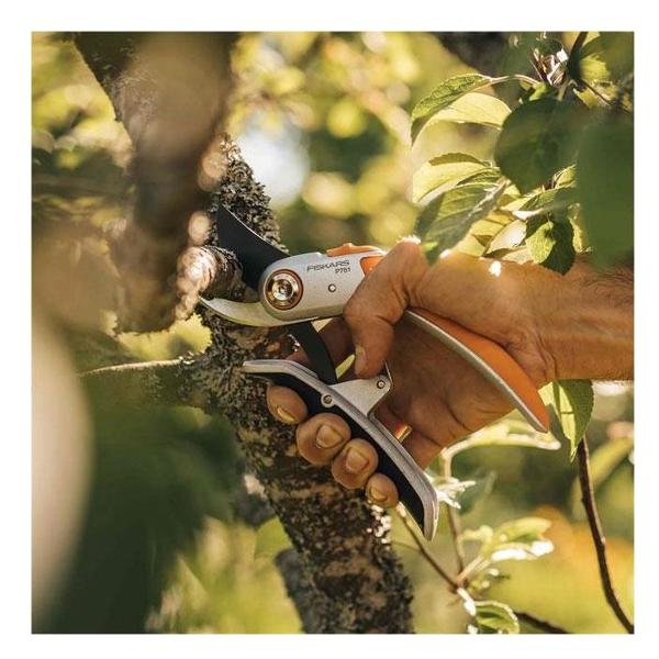Секатор Fiskars плоскостной Plus PowerLever P751