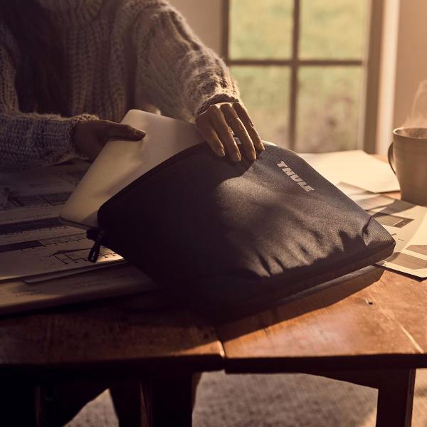 Сумка для ноутбука Thule Subterra MacBook Sleeve, 13", черный