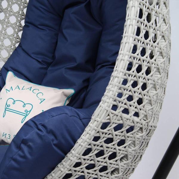 Кресло подвесное MALACCA Авиано, искусственнаый ротанг, с подушкой и стойкой в цвете сицилия с синей подушкой