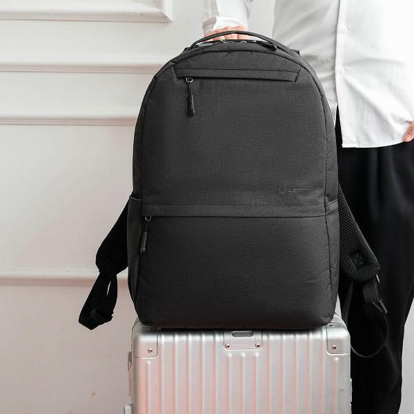 Рюкзак для ноутбука Lamark B157 черный