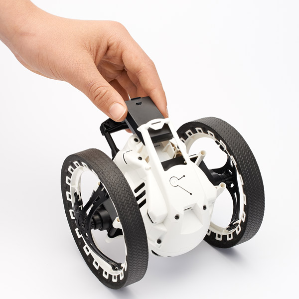 Радиоуправляемый робот Parrot Робот Jumping Sumo белый