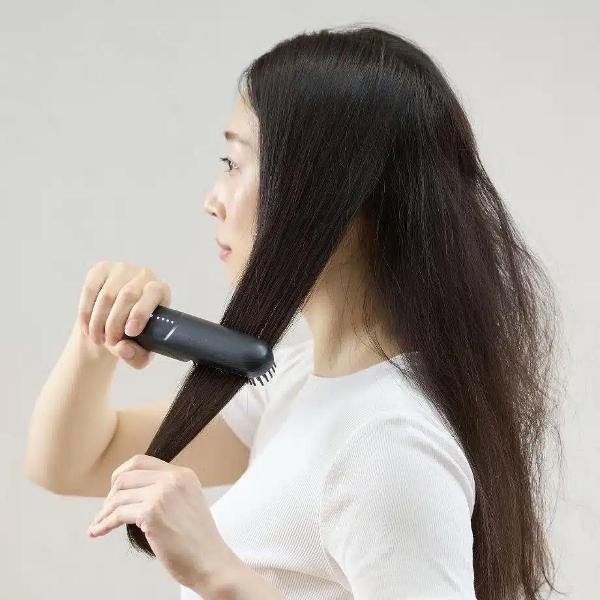 Стайлер-щетка YA-MAN Smooth Iron Brush -увлажняющая стайлер-щетка