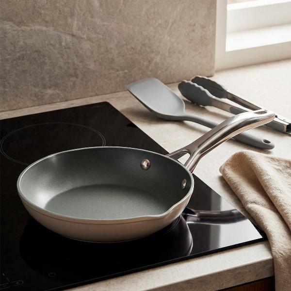 Сковорода 20см (кованый алюминий) REGENT inox TAUP