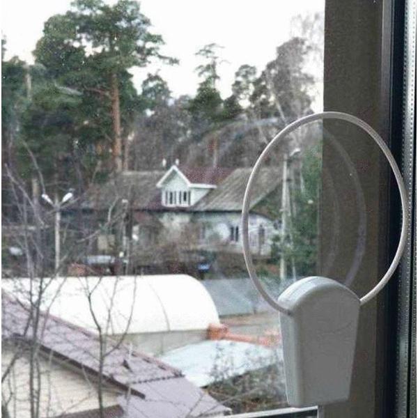 Антенна телевизионная комнатная Уралка УР-3М