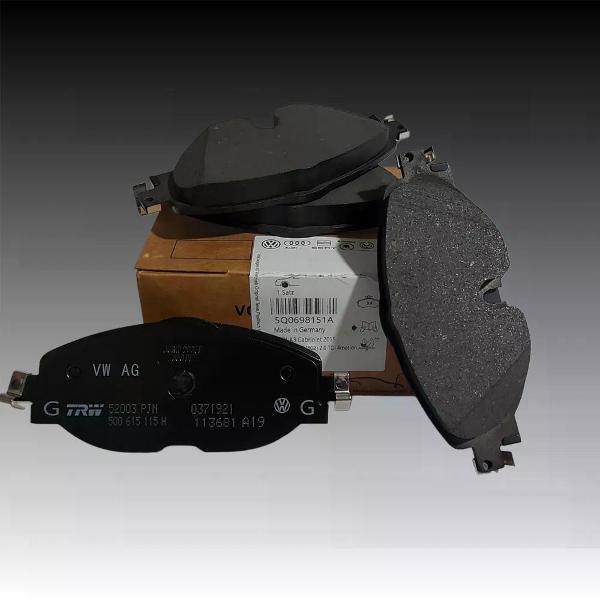 Колодки тормозные VAG Колодки тормозные передние с датчикаами