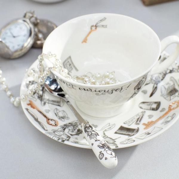 Набор столовых приборов Kitchen Craft Kitchen Craft Набор чайных ложек 4шт. "Алиса в Стране чудес" Mikasa V&A