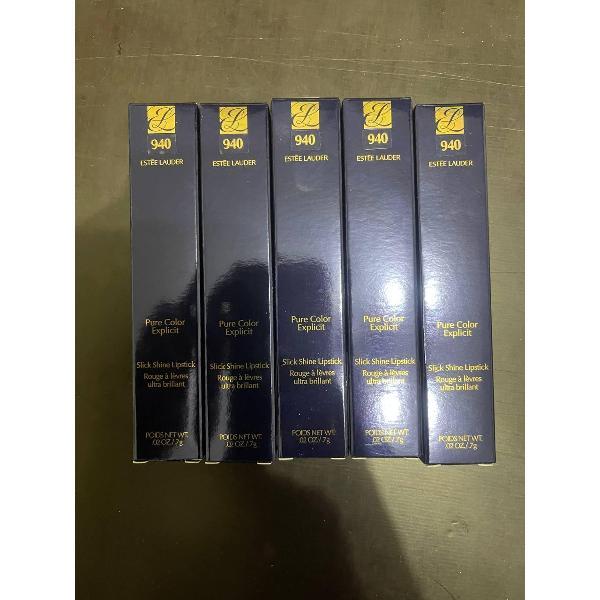 Помада Estee Lauder с сиюящим финишем Pure Color Explicit Slick Shine