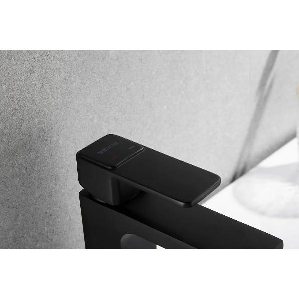 Смеситель Shevanik смеситель для раковины Shevanik S9TP70SB1HZG