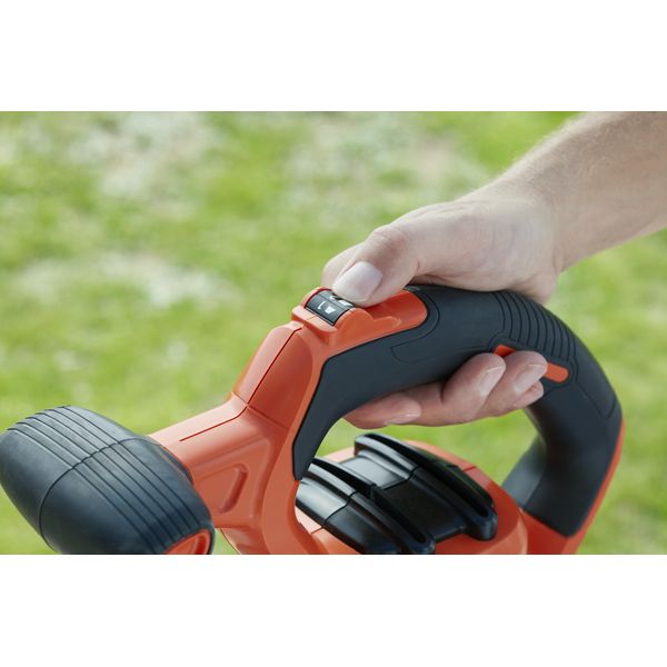 Воздуходувка Black+Decker BEBLV300