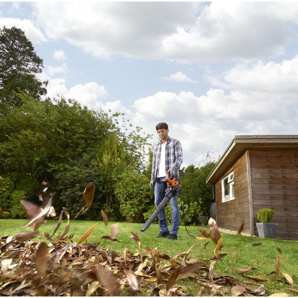 Воздуходувка Black+Decker BEBLV300