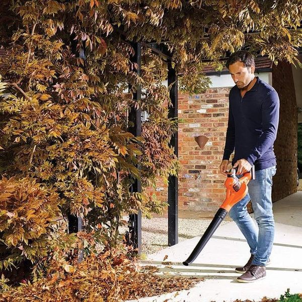 Воздуходувка Black+Decker GWC1820PC