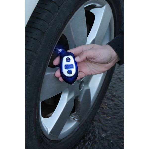 Манометр Kraft KT 830004 цифровой