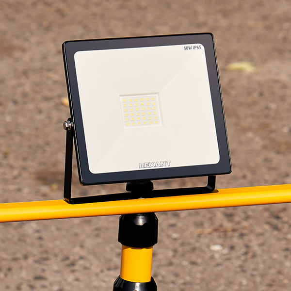 Прожектор Rexant 50 Вт 200-260В IP65 4000 лм 6500 K (605-004)