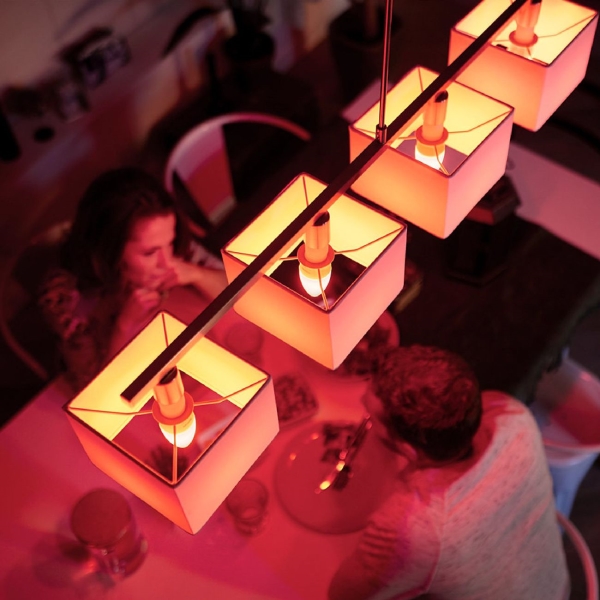 Умная лампочка Philips Hue E14 (929002294209)