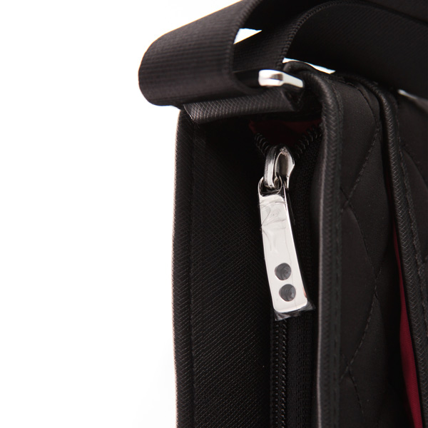 Кейс для MacBook Knomo KN-24-401 Bl