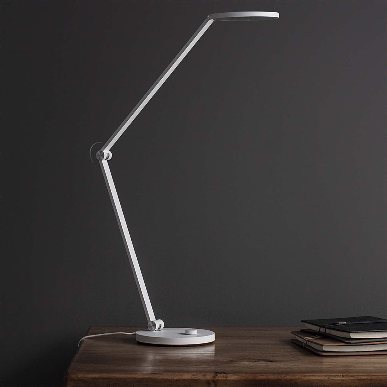 Купить Умный светильник Xiaomi Mi Smart LED Desk Lamp Pro (BHR4119GL) в  каталоге интернет магазина М.Видео по выгодной цене с доставкой, отзывы,  фотографии - Москва