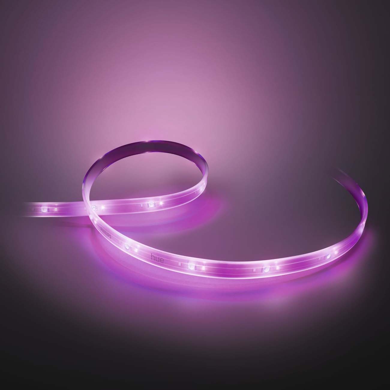 Купить Умная светодиодная лента Philips Hue Lightstrip Plus (929002269110)  в каталоге интернет магазина М.Видео по выгодной цене с доставкой, отзывы,  фотографии - Москва