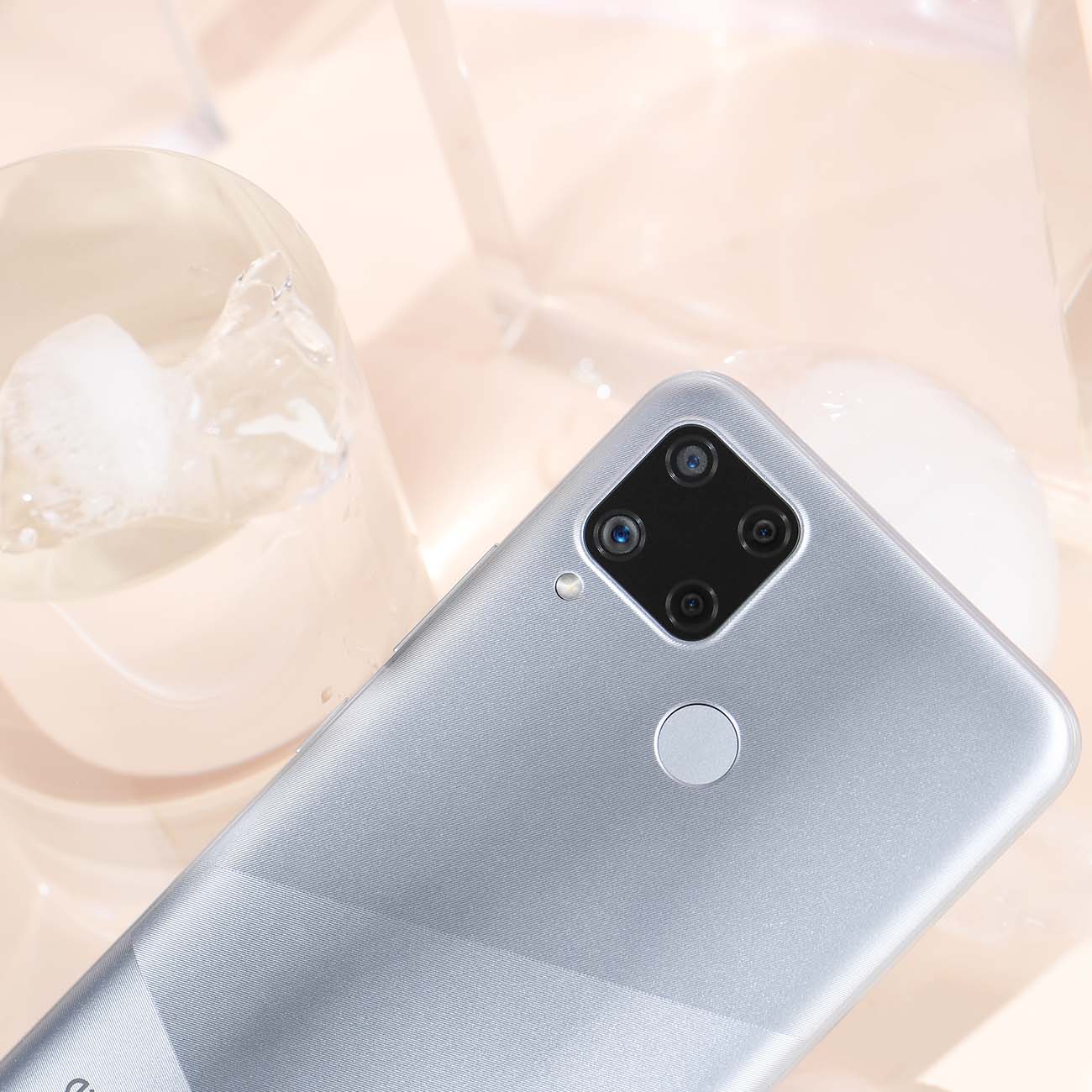 Купить Смартфон realme C15 4+64GB Seagull Silver (RMX2180) в каталоге  интернет магазина М.Видео по выгодной цене с доставкой, отзывы, фотографии  - Москва