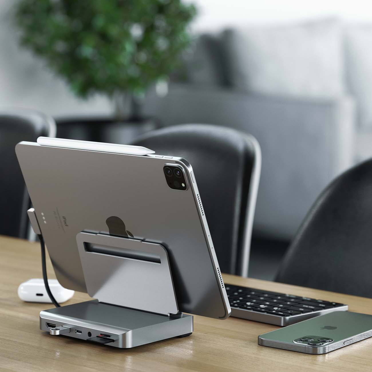 Купить Док-станция для iPad Satechi Aluminum Stand Hub iPad Pro Space Grey  ST-TCSHIPM в каталоге интернет магазина М.Видео по выгодной цене с  доставкой, отзывы, фотографии - Москва