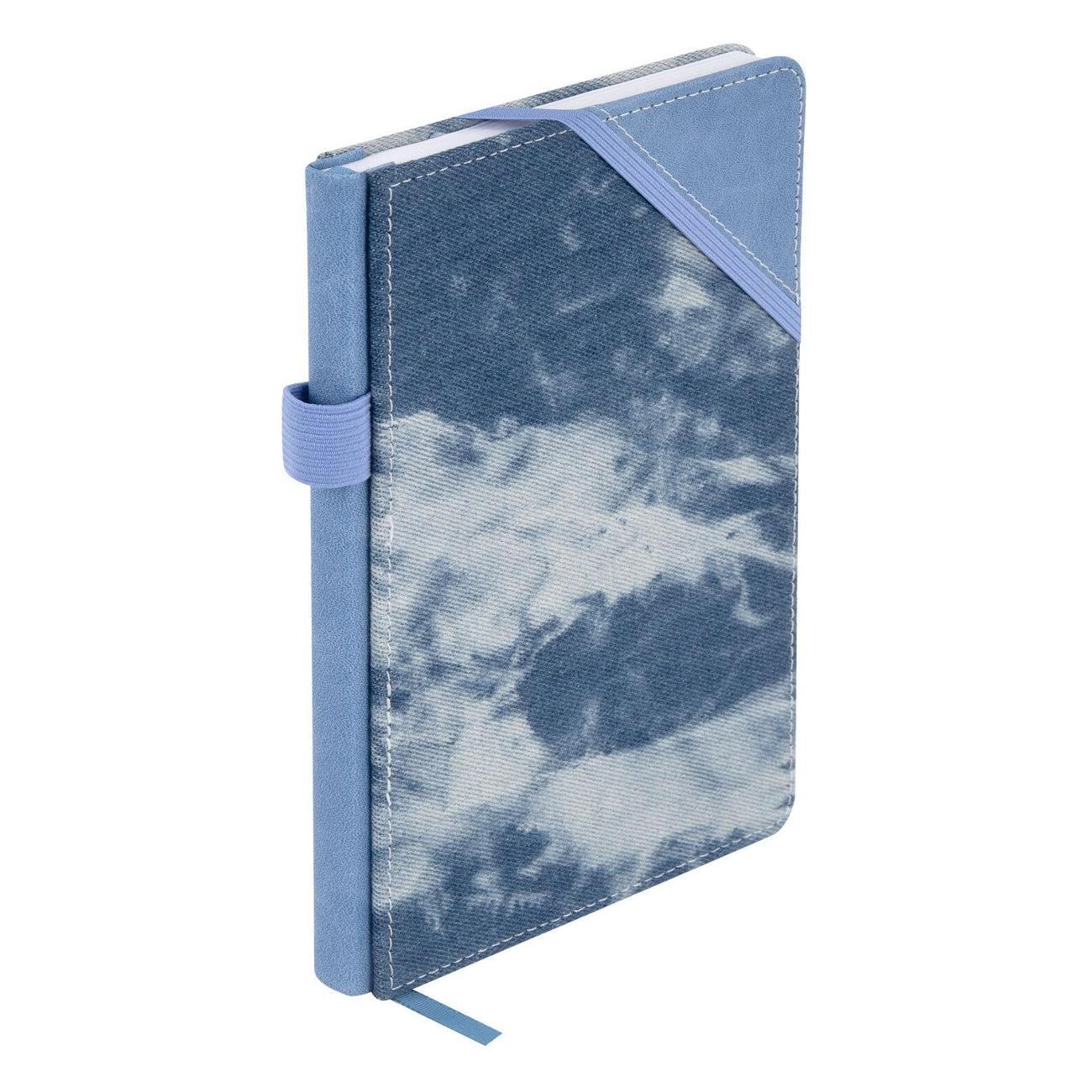 Изображение товара Блокнот для записей Brauberg А5 135x210мм Denim, ткань/экокожа, резинка, держатель, 80л, клетка, голубой, 117138 Изображение товара Блокнот для записей Brauberg А5 135x210мм Denim, ткань/экокожа, резинка, держатель, 80л, клетка, голубой, 117138