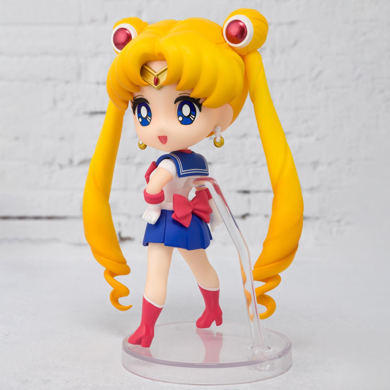 Купить Фигурка Bandai Tamashii Nations - Sailor Moon в каталоге интернет  магазина М.Видео по выгодной цене с доставкой, отзывы, фотографии - Москва