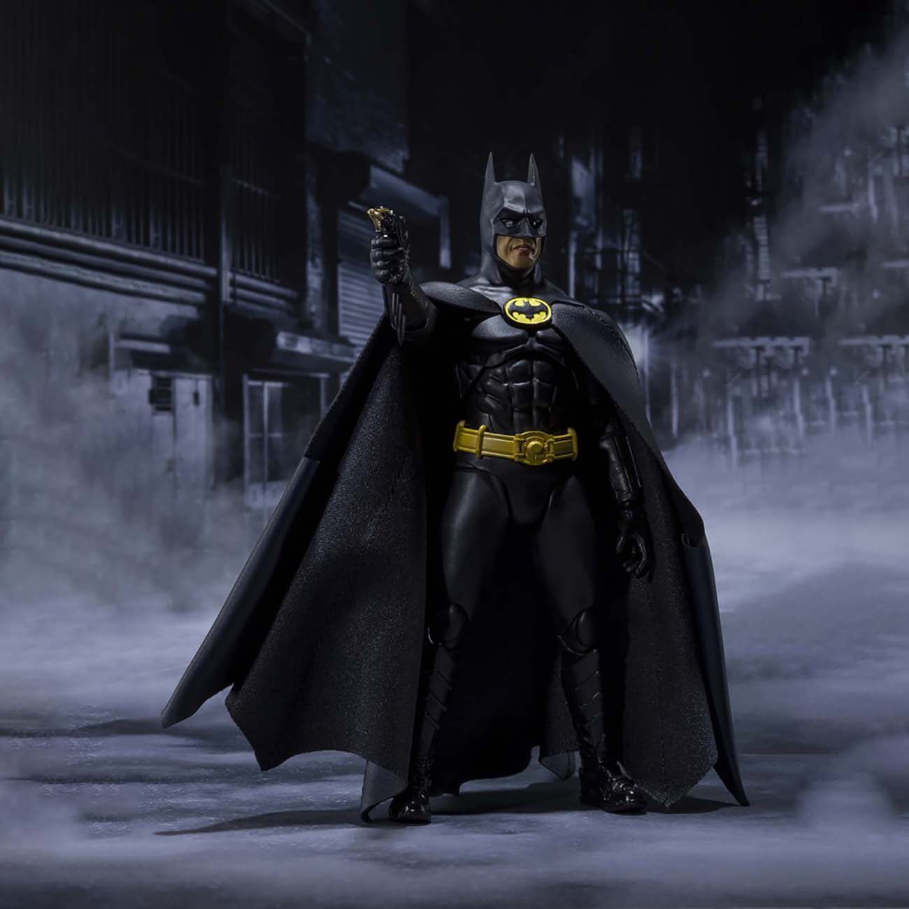 Купить Фигурка Bandai DC Batman (1989) в каталоге интернет магазина М.Видео  по выгодной цене с доставкой, отзывы, фотографии - Москва