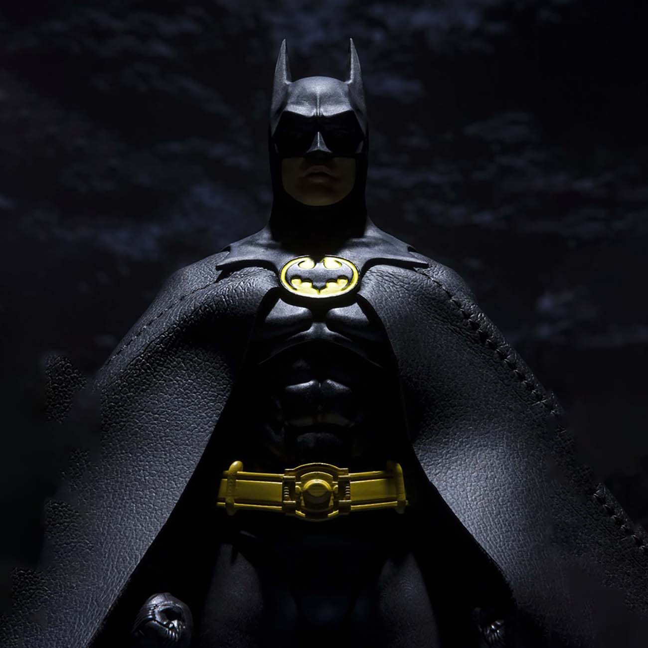 Купить Фигурка Bandai DC Batman (1989) в каталоге интернет магазина М.Видео  по выгодной цене с доставкой, отзывы, фотографии - Москва