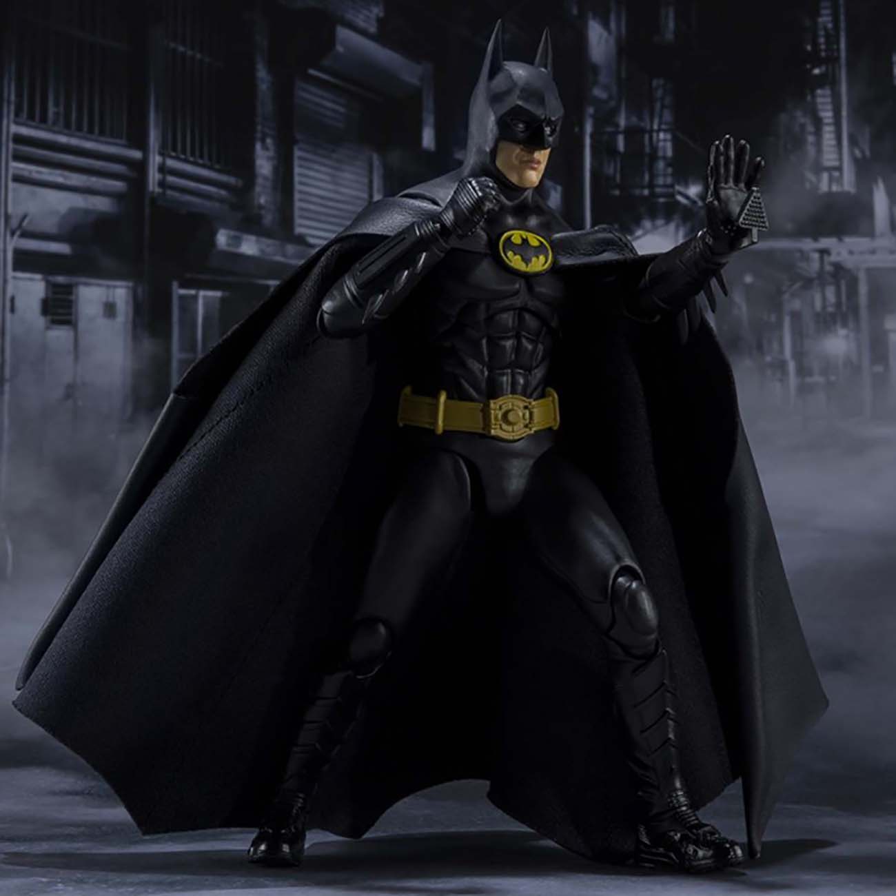 Купить Фигурка Bandai DC Batman (1989) в каталоге интернет магазина М.Видео  по выгодной цене с доставкой, отзывы, фотографии - Москва