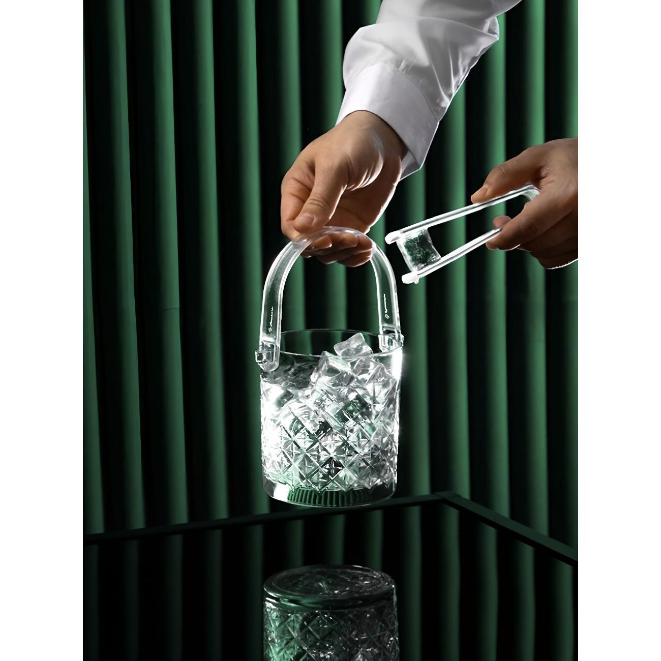 Изображение товара Ведерко для льда Нет бренда Ведро для льда с пластиковой ручкой и щипцами, 1 л