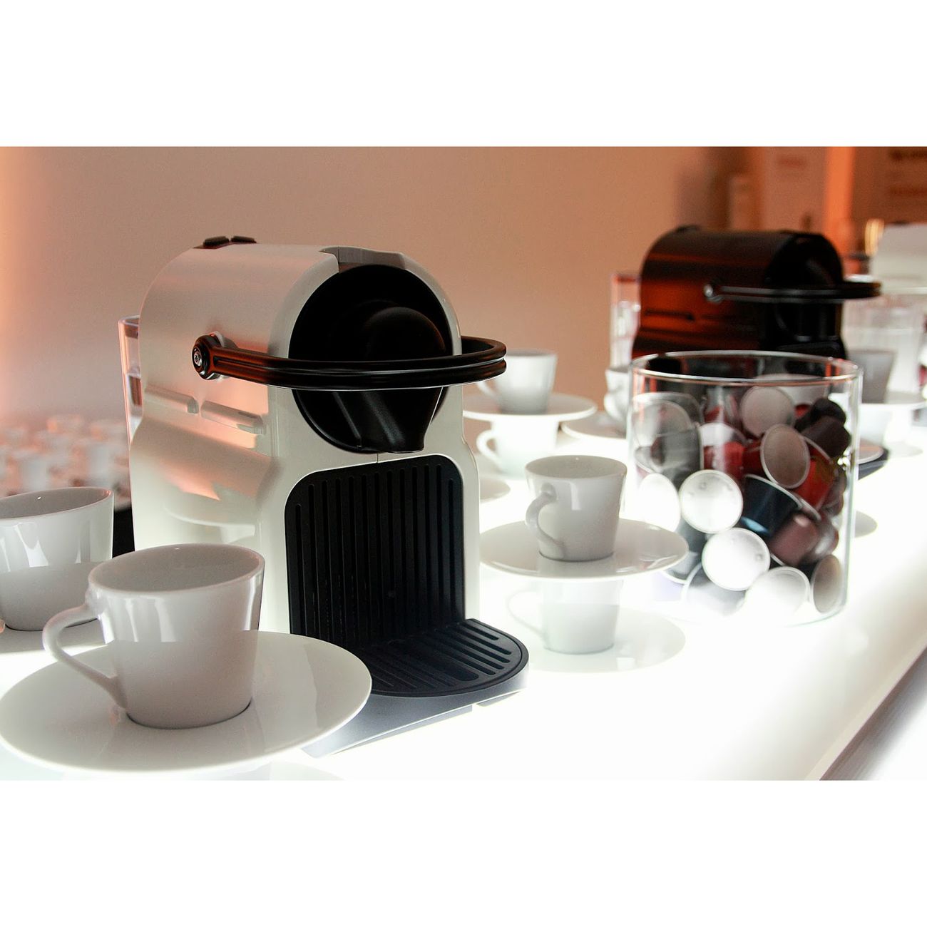 Delonghi inissia en80 cw. Капсульная кофемашина Nespresso Delonghi en80. Кофемашина капсульная de'Longhi Nespresso Inissia en 80. Кофемашина Delonghi Nespresso en 80. Кофемашина Delonghi Nespresso Inissia en 80.CW.