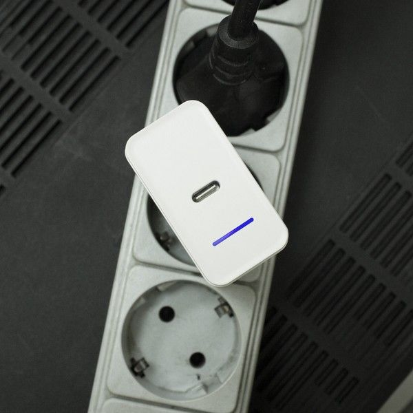 Изображение товара Сетевое зарядное устройство Krutoff CH-09 USB Type-C, PD 20W white (03735)