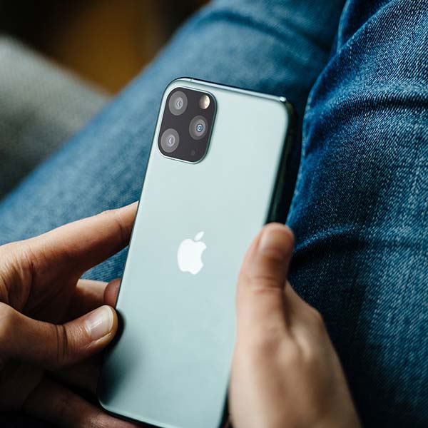 Изображение товара Защитное стекло Deppa для камеры iPhone 11 Pro/ Pro Max темно-зеленый