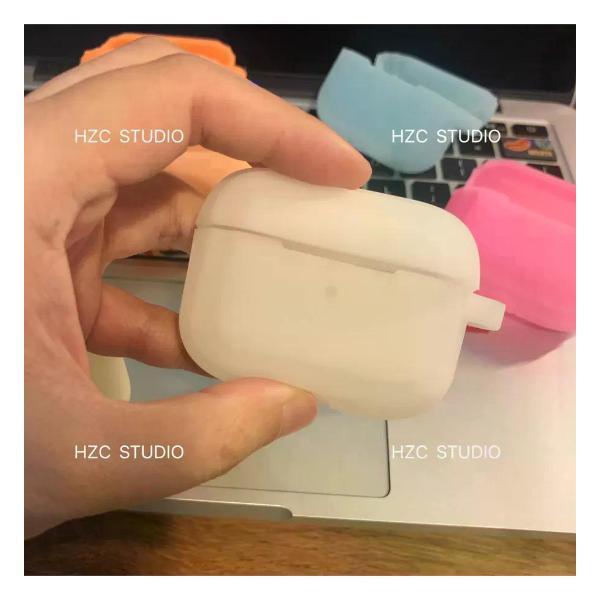 Изображение товара Чехол для наушников UNIMALL силиконовый для Apple AirPods Pro белый